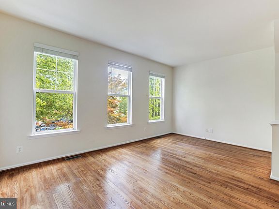4th image of 43091 Autumnwood Sq