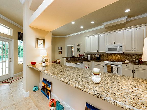 5th image of 1132 Killarney Dr