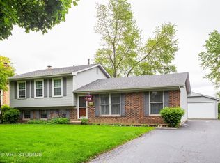 517 Dee Ln, Roselle, IL 60172