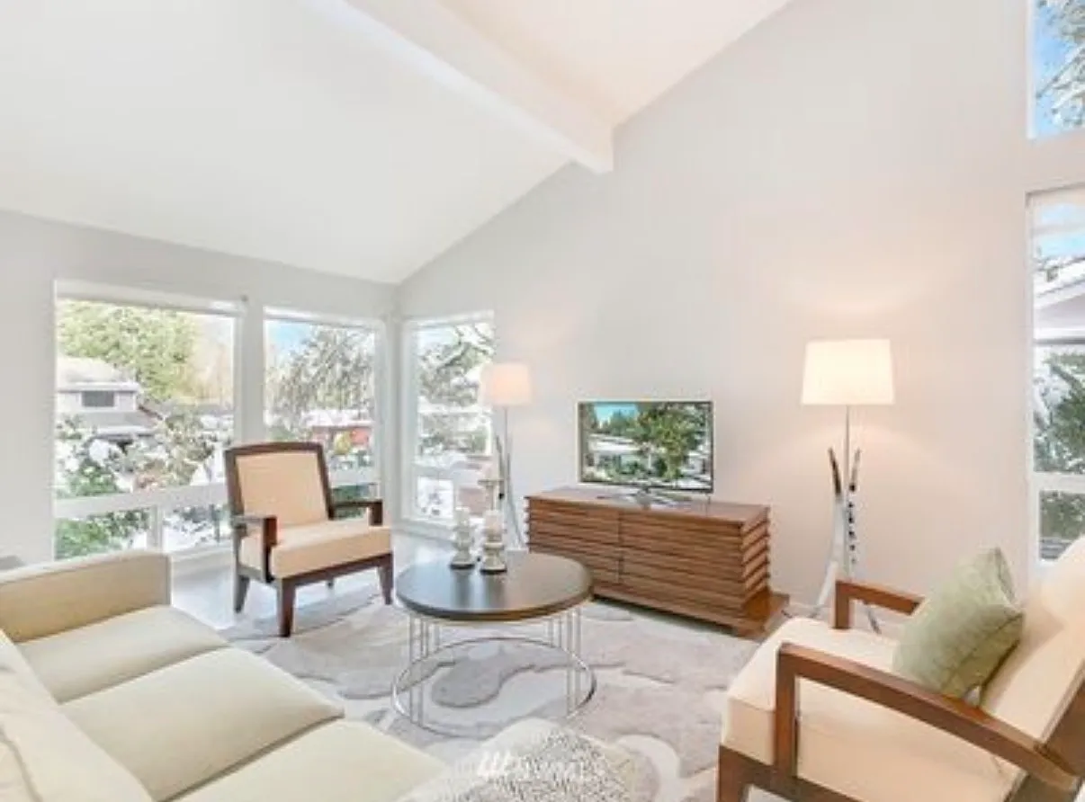 4 bed, 2330 sqft, $5,100 — Photo 3
