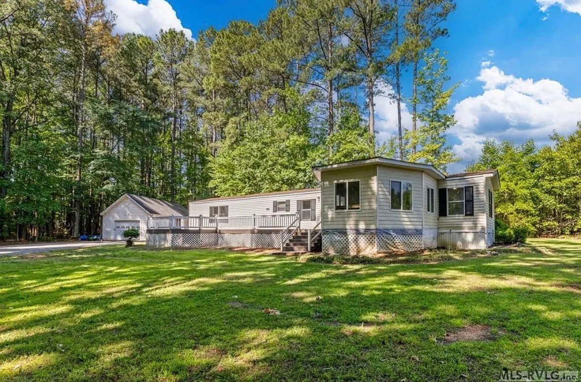 3 bed, 1286 sqft, $1,350 — Photo 1
