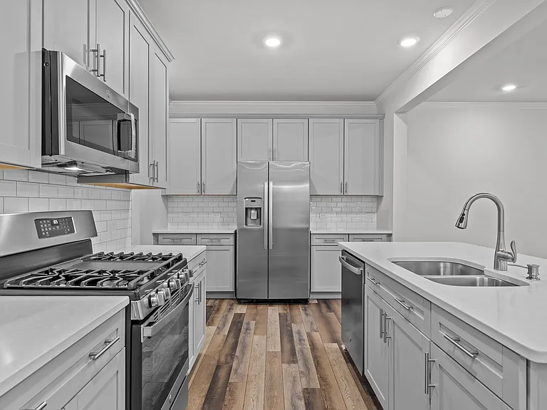 2145 Caen St — Photo 11