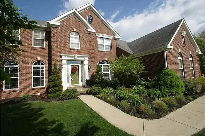 4 bed, 4300 sqft, $3,500 — Photo 2