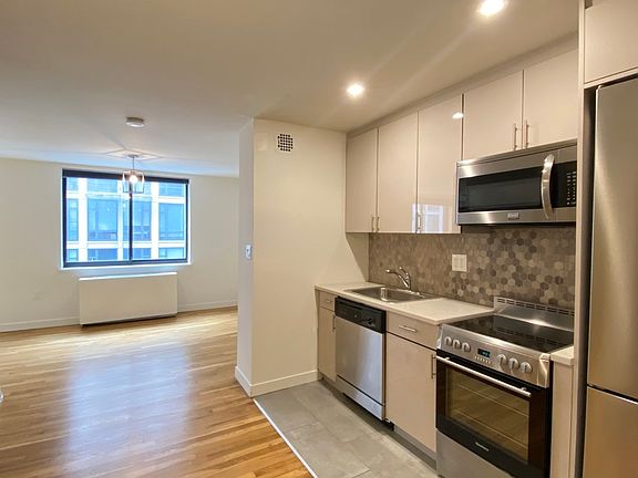3rd image of 144 W 23rd St APT 6D