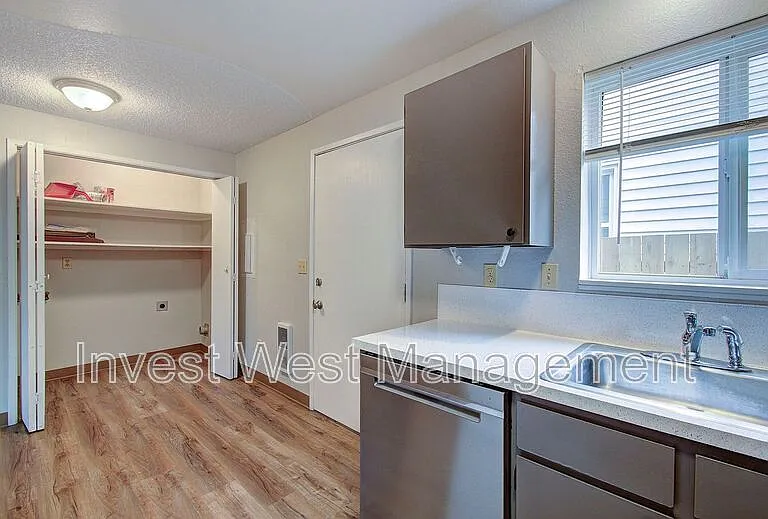 710 NE 15th Ave — Photo 6