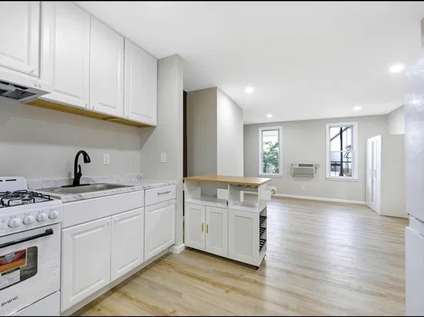 40 Beacon Avenue image 1 of 12