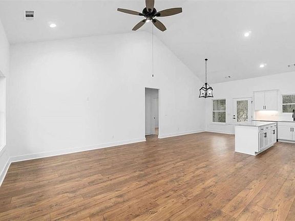 3rd image of 118 Henson Dr