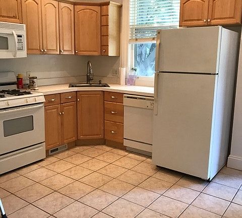 4th image of 1055 Cambridge Cres APT 1