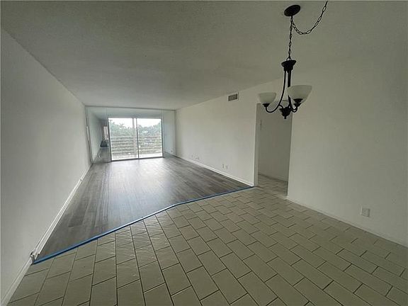 3rd image of 4401 Martinique Ct APT C4