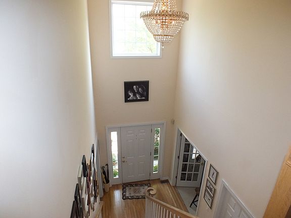2-STORY FOYER
