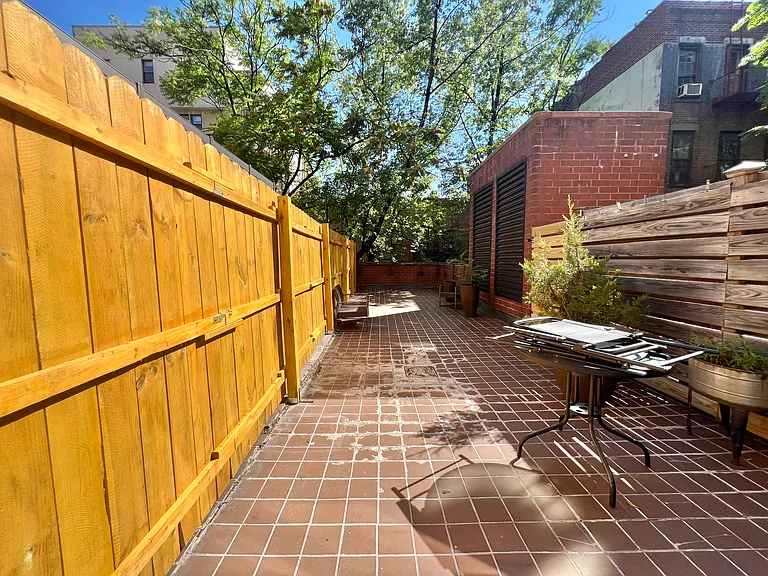 222 W 14th St #2E — Photo 8