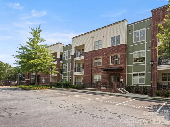 5 Farleigh St APT 104, Asheville, NC 28803