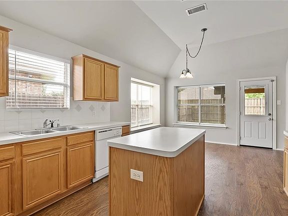 5th image of 417 Highview Cir