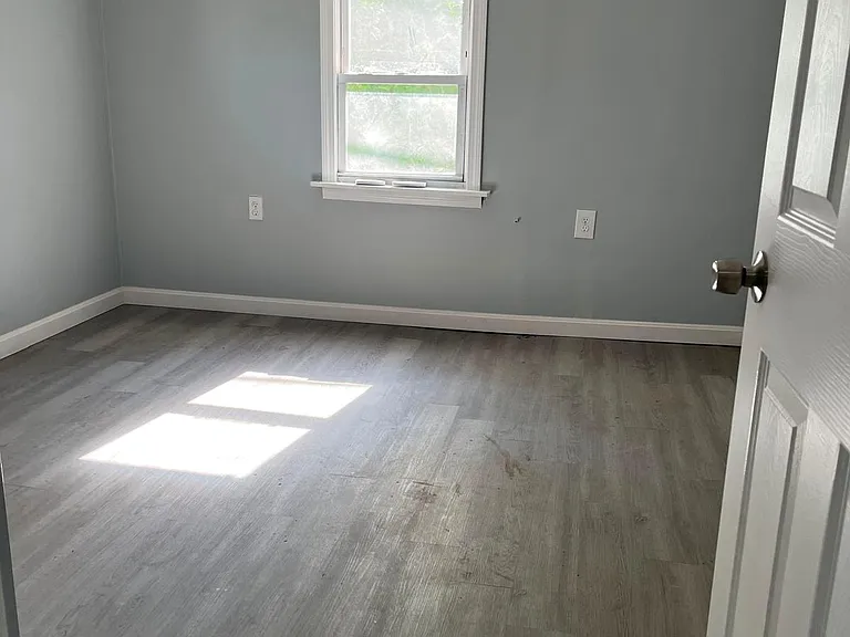 87-87.5 Eastern Ave — Photo 15