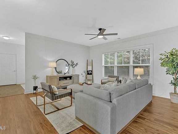 4th image of 211 University Pkwy APT 4