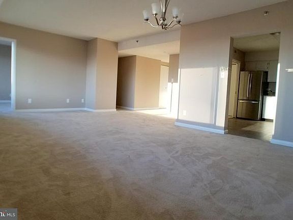 5th image of 3709 S George Mason Dr APT 1404
