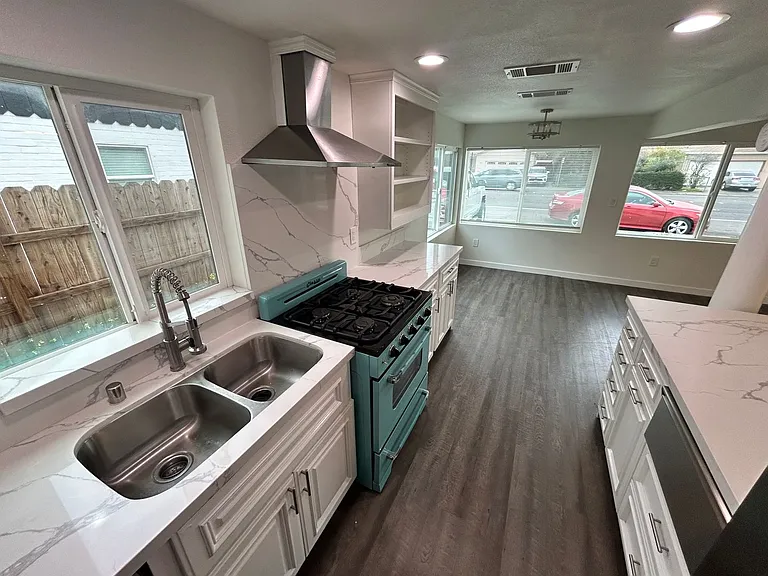 1525 W Orangeburg Ave — Photo 10