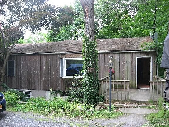 1st image of 377 Lake Dr