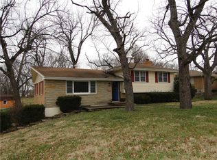 11816 E 32nd St, Independence, MO 64052
