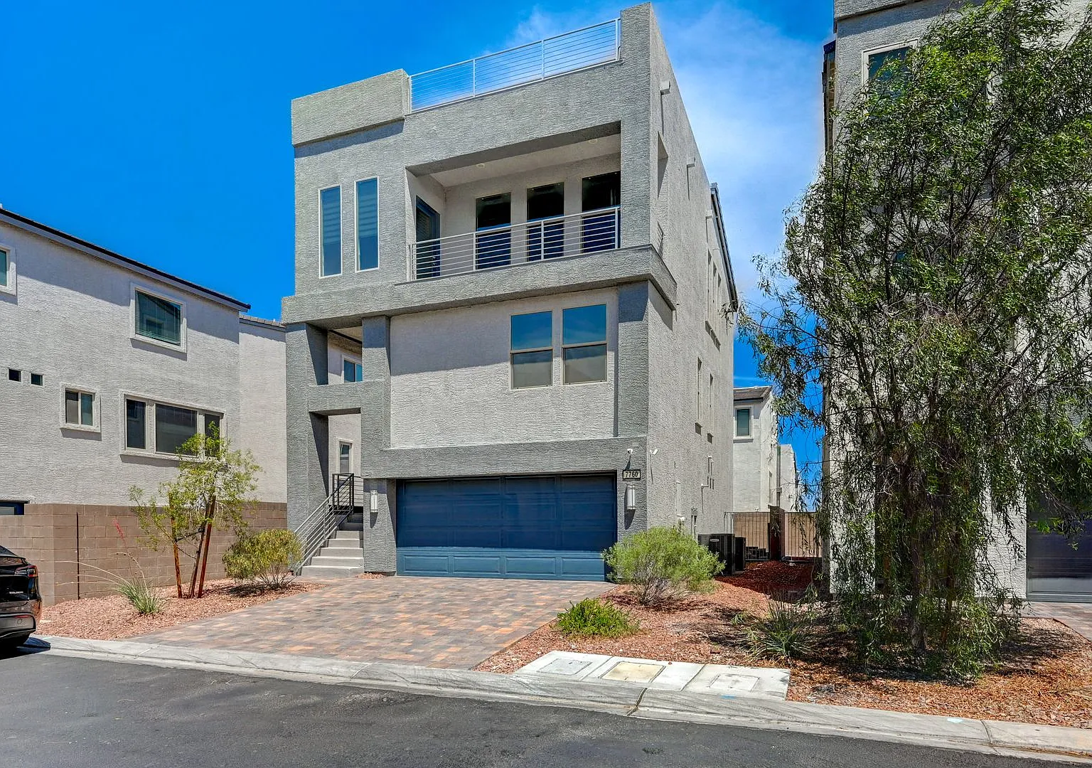 3 Story Home with Rooftop Deck - Luxury Living! — Photo 3