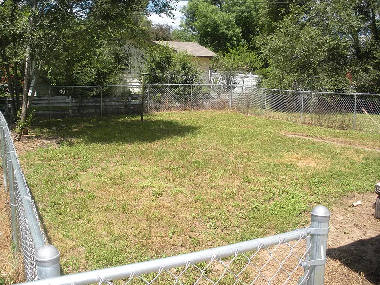 517 Wood St — Photo 4