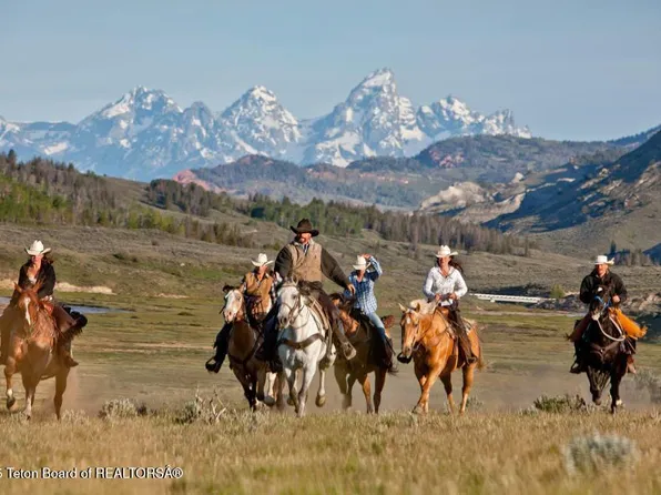 24700 E Cottonwood Creek Rd, Kelly, WY 83011