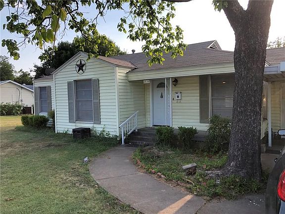 2nd image of 3223 Meadow Oaks Dr