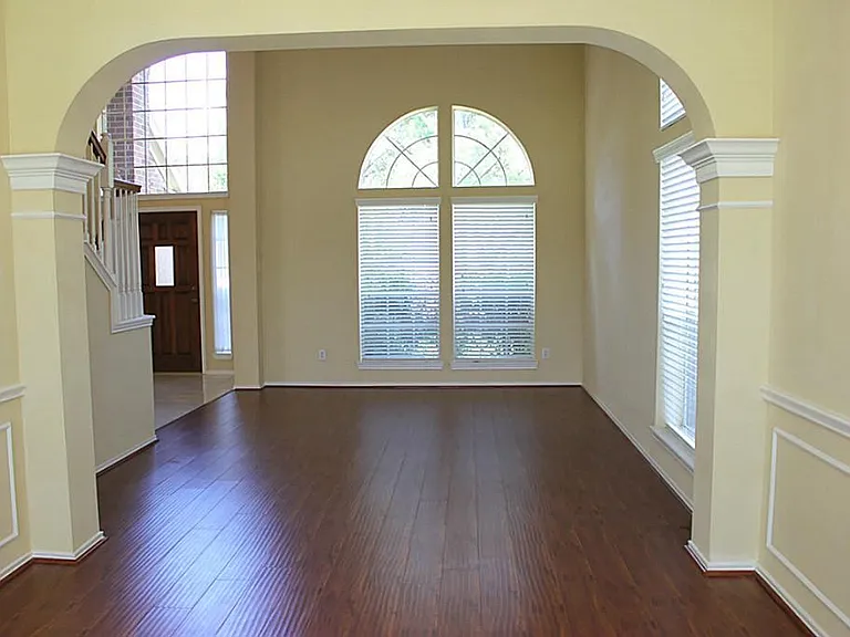 4614 Forest Home Dr — Photo 3