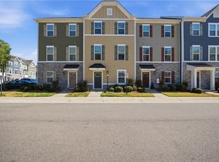 908 Hornswaggle Way, Chesapeake, VA 23323