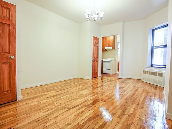 3rd image of 303 W 92nd St #C4