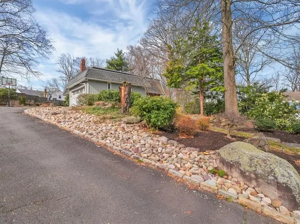 13 Sunderland Place, Suffern, NY 10901