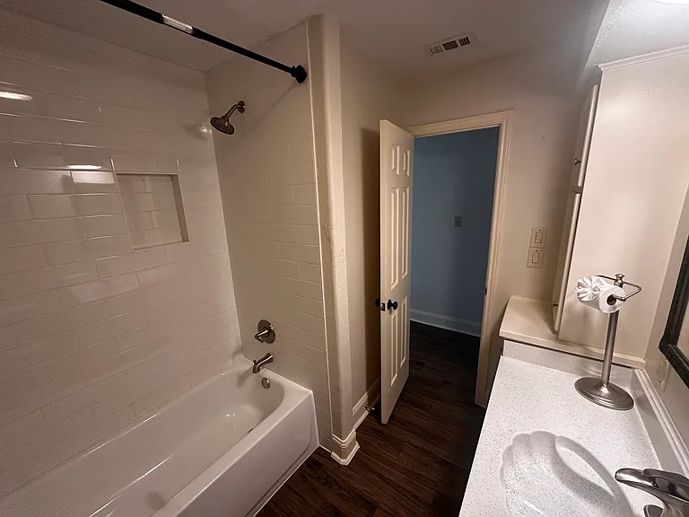 2724 Southpark Ln — Photo 10