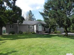 1 Hileen Dr #A, Kings Park, NY 11754