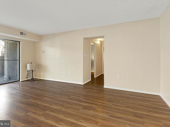 5th image of 615 Center St APT T1
