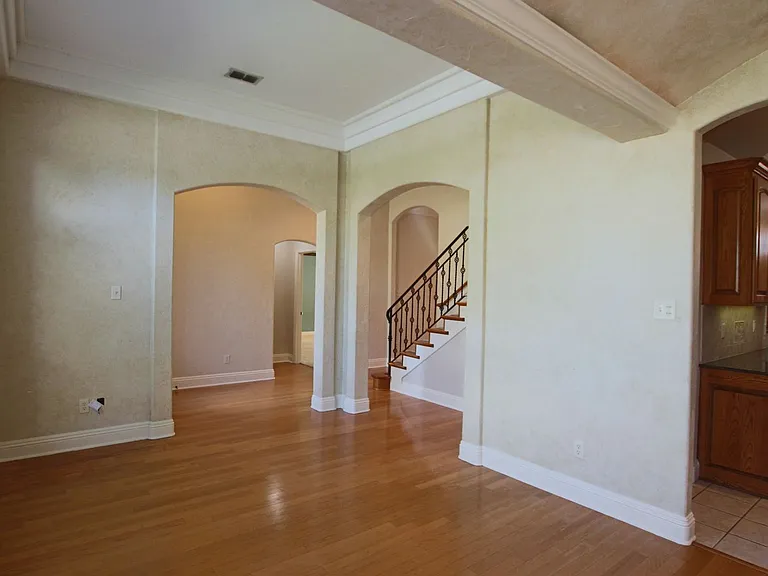 1202 River Bend Dr — Photo 3