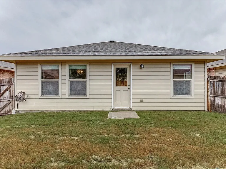 8828 Valley River Dr — Photo 18
