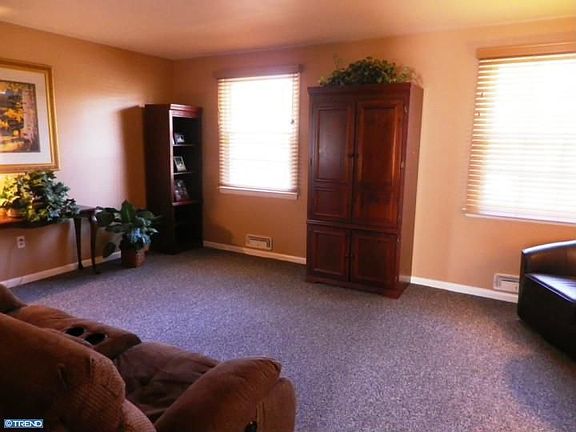 2nd image of 118 Longwood Dr