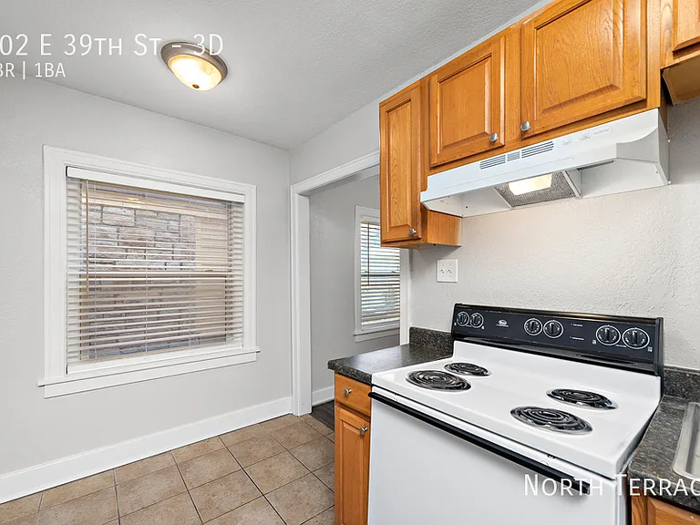 902 E 39th St — Photo 12