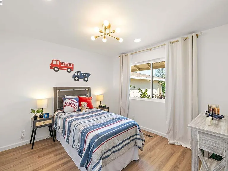 35290 Farnham Dr — Photo 28