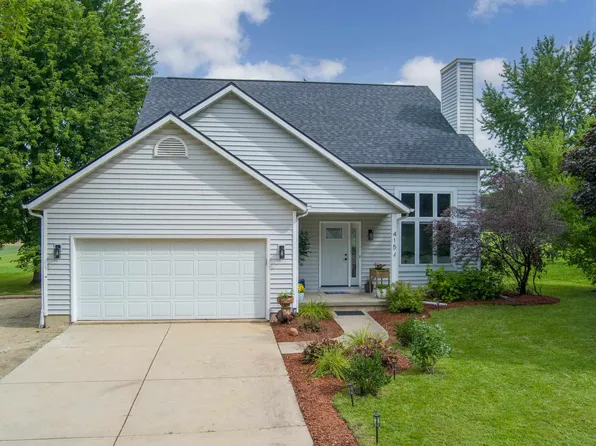 415 W Clover Ln, Cottage Grove, WI 53527