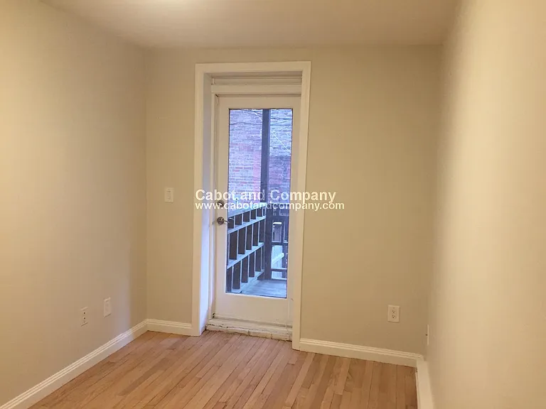 33 Hanson St #2 — Photo 5