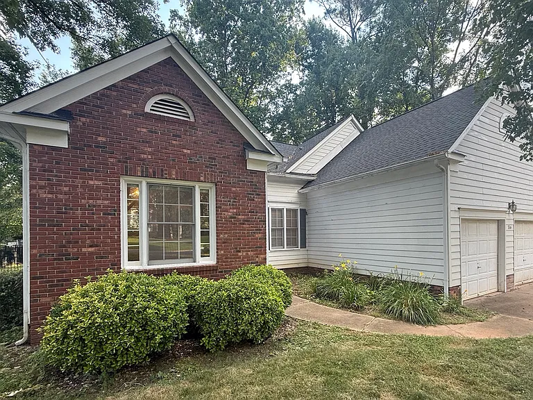 Front of 516 Tysons Forest Dr