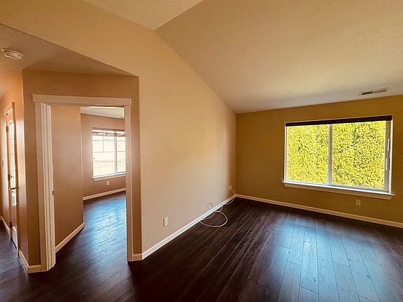 3rd image of 935 Bosley Dr #1