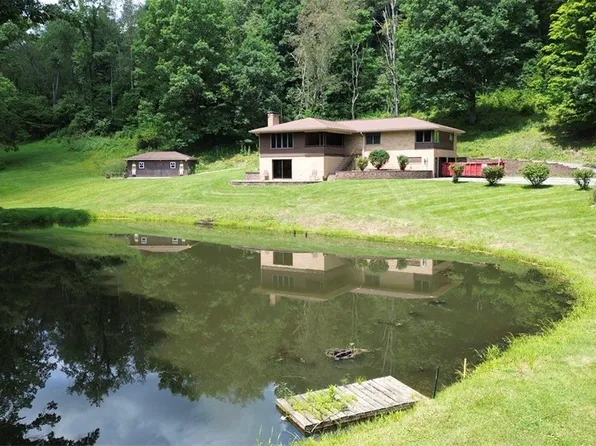 135 Phillips Rd, Burgettstown, PA 15021