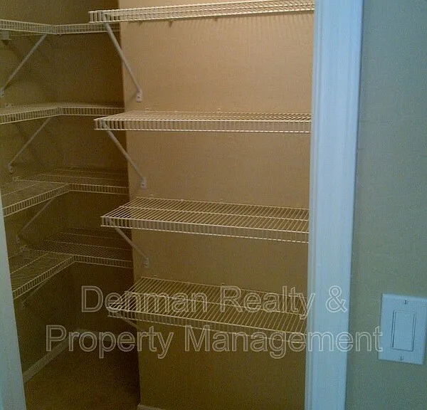 5725 S 32nd Ln — Photo 10