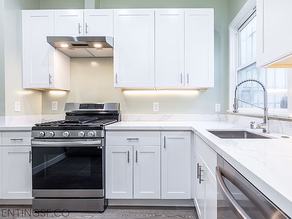 2nd image of 1000 Masonic Ave #6