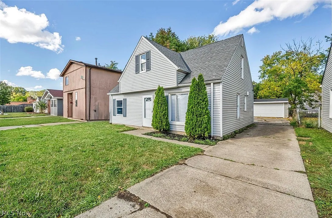 4 bed, 1.0 bath, $1,690 — Photo 2