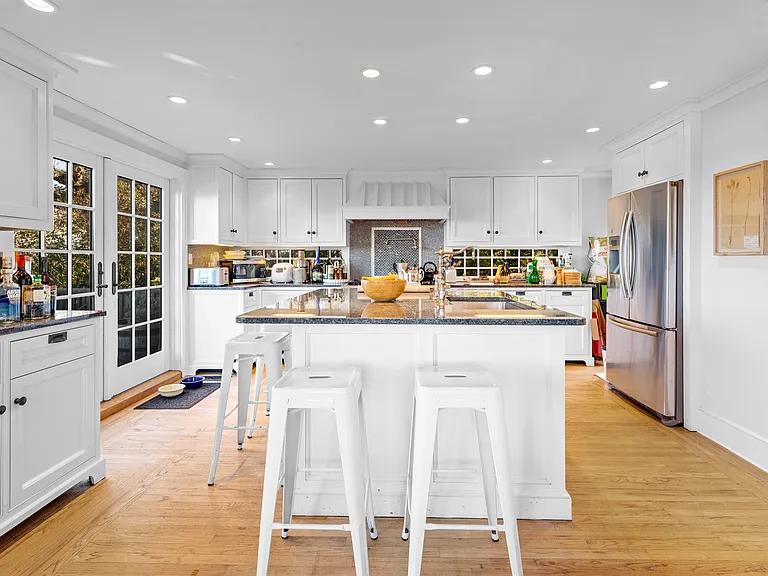 52 Fairlawn Dr — Photo 13