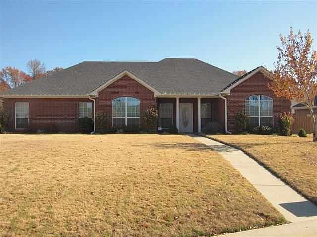 1st image of 206 Pebble Creek Cir