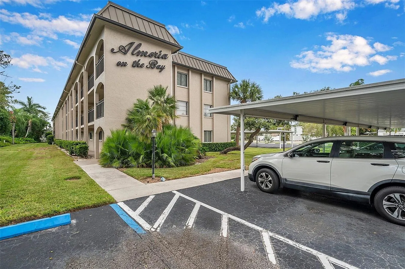 2 bed, 2.0 bath, 910 sqft, $1,950 — Photo 3